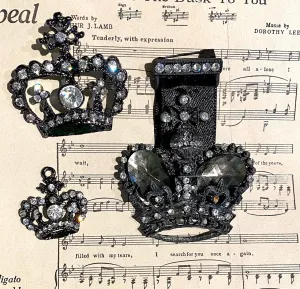 set of 3 crown brooches