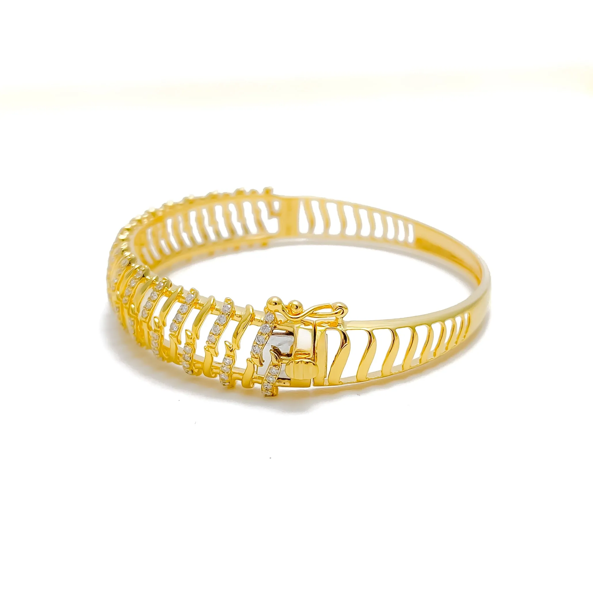 Shiny Alternating Striped Diamond   18k Gold Bangle Bracelet
