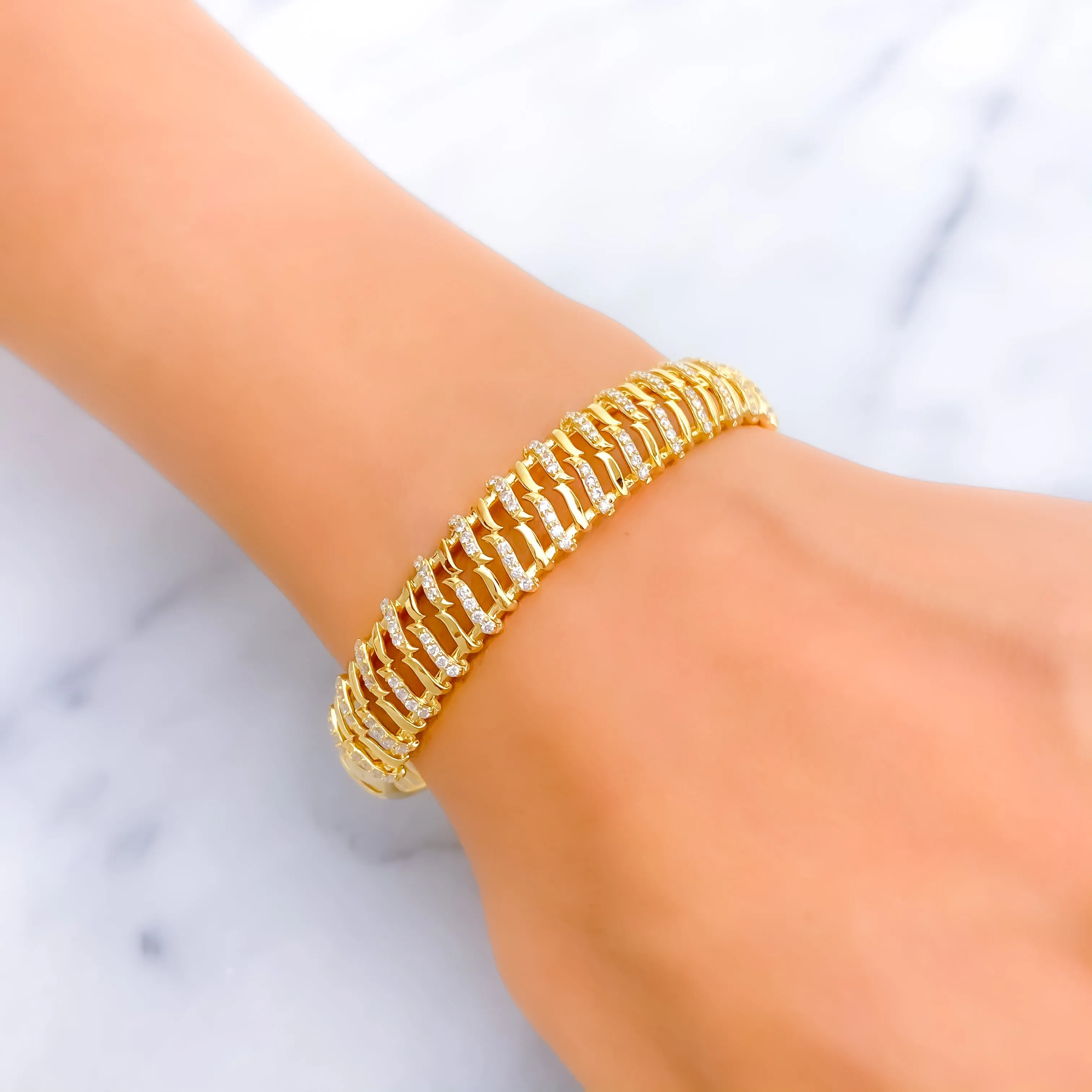 Shiny Alternating Striped Diamond   18k Gold Bangle Bracelet