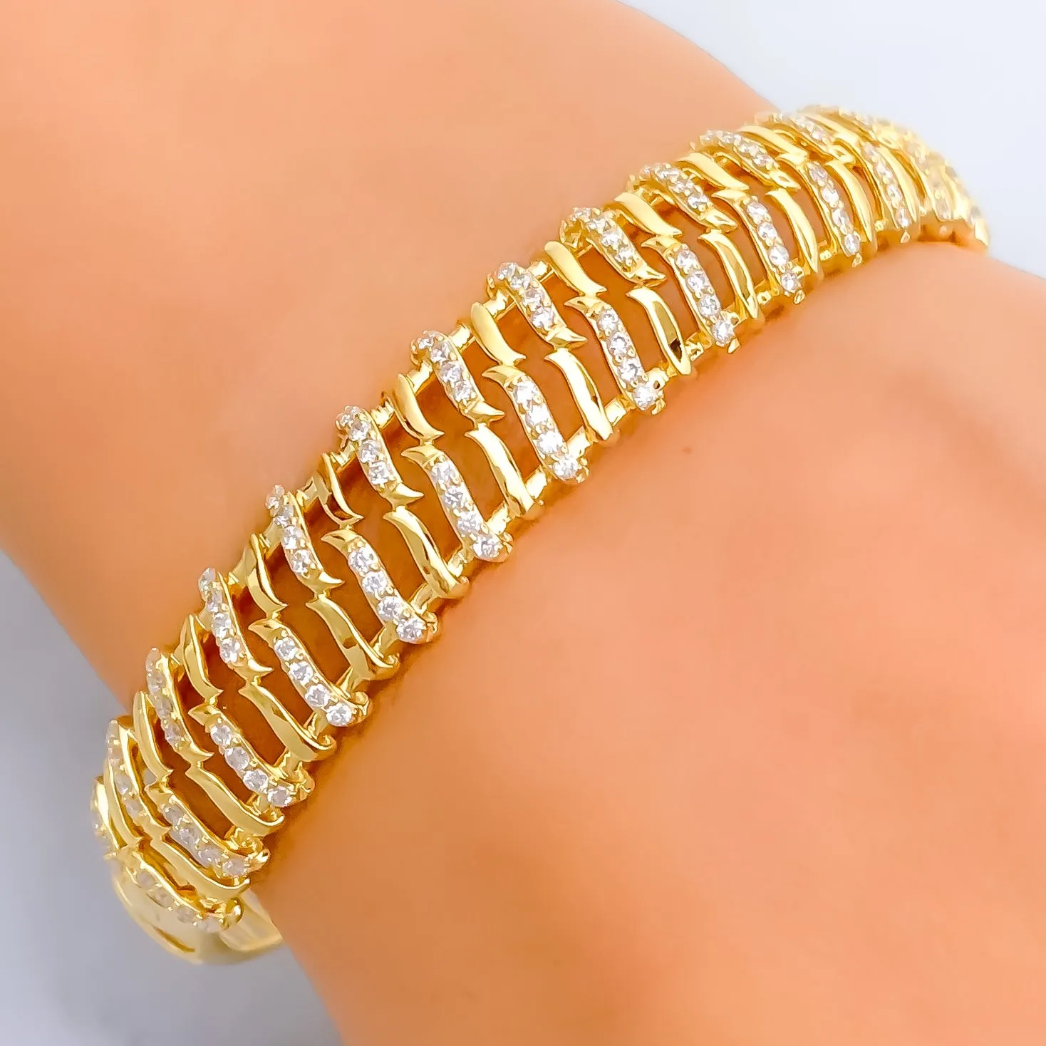 Shiny Alternating Striped Diamond   18k Gold Bangle Bracelet
