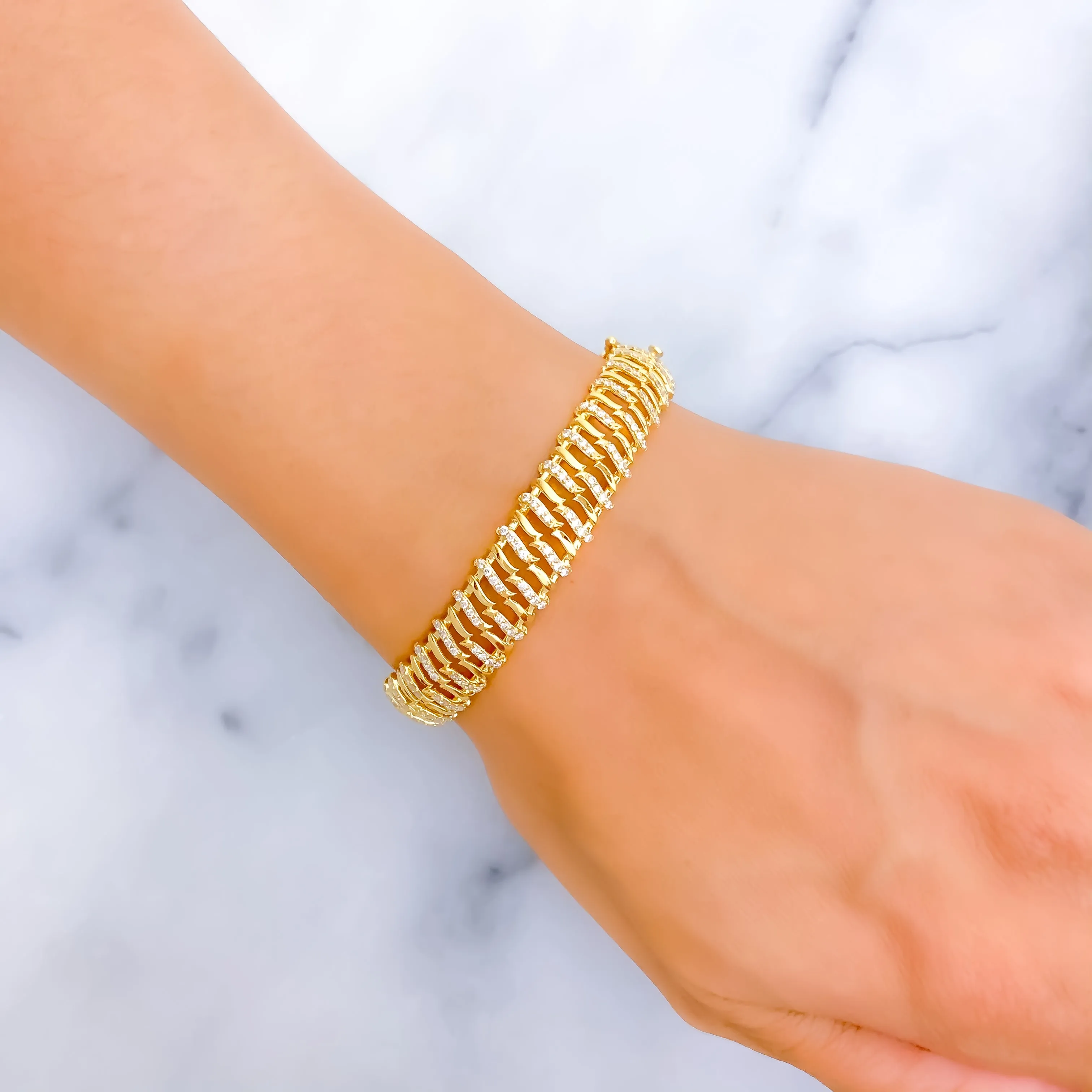 Shiny Alternating Striped Diamond   18k Gold Bangle Bracelet