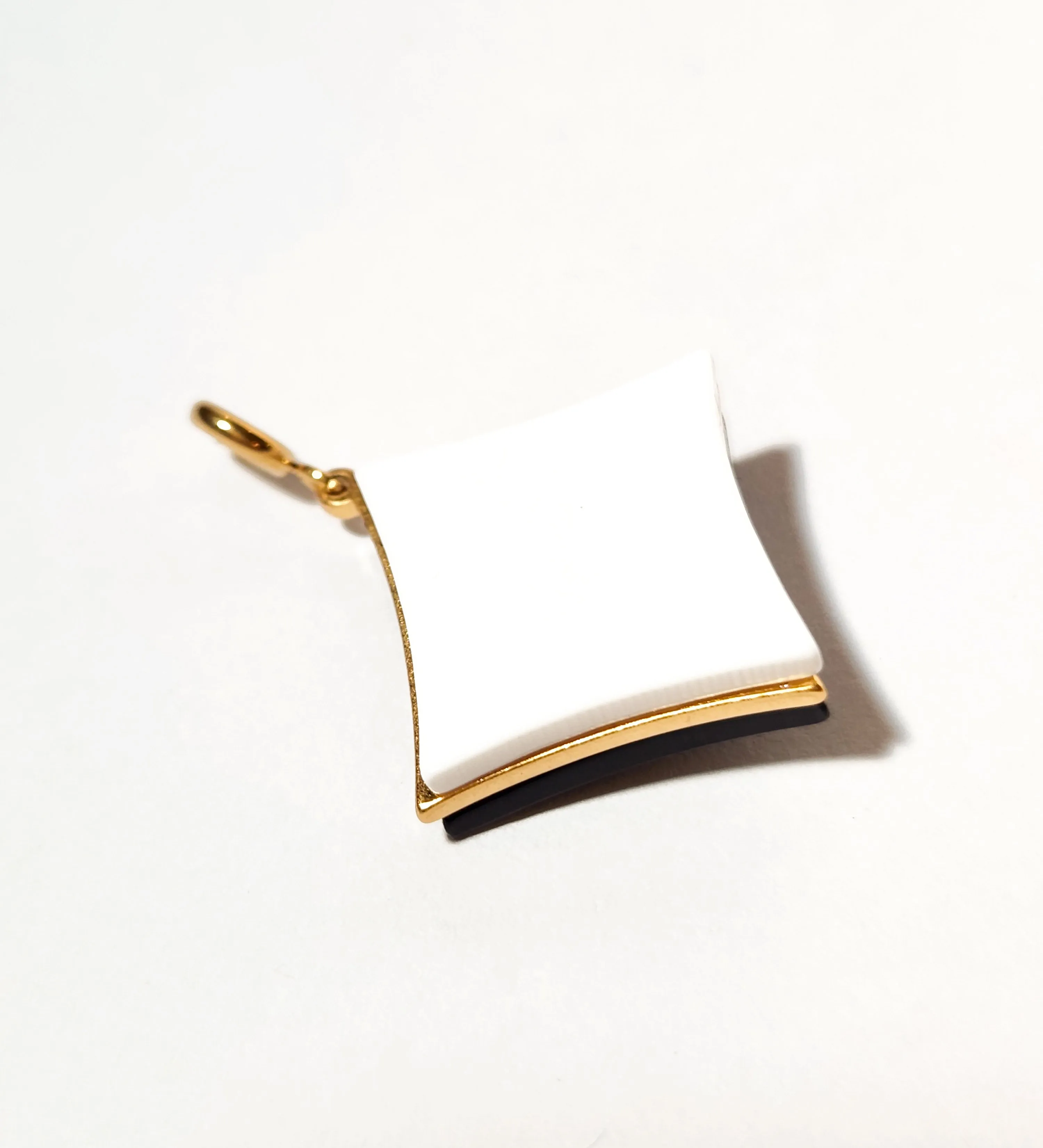 Sparkle Pendant • Black / Pearl