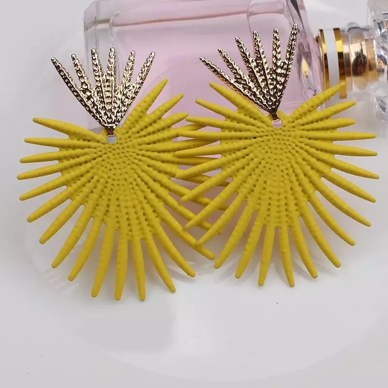 SPIKEY OVERSIZED STUD EARRINGS