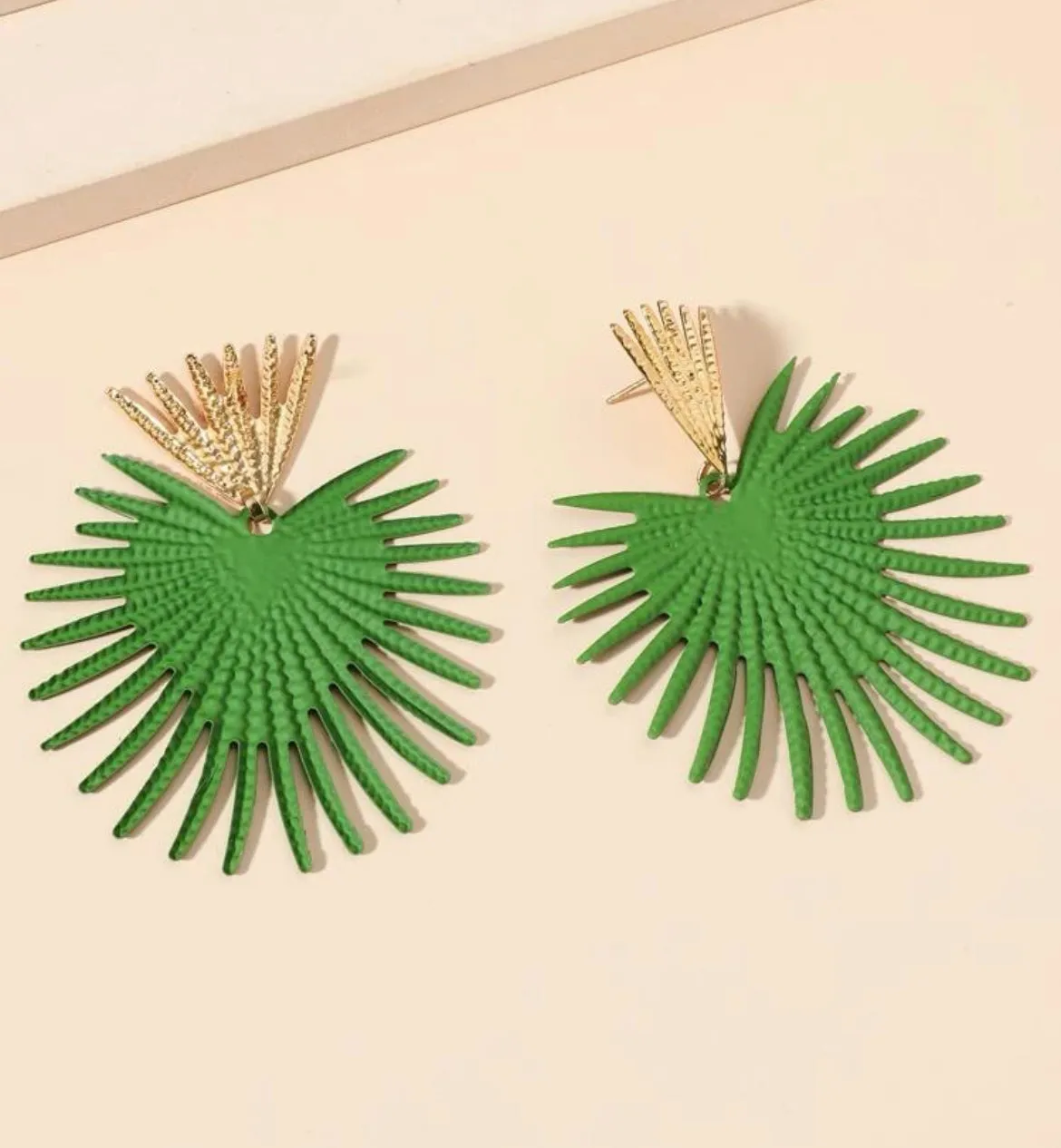 SPIKEY OVERSIZED STUD EARRINGS