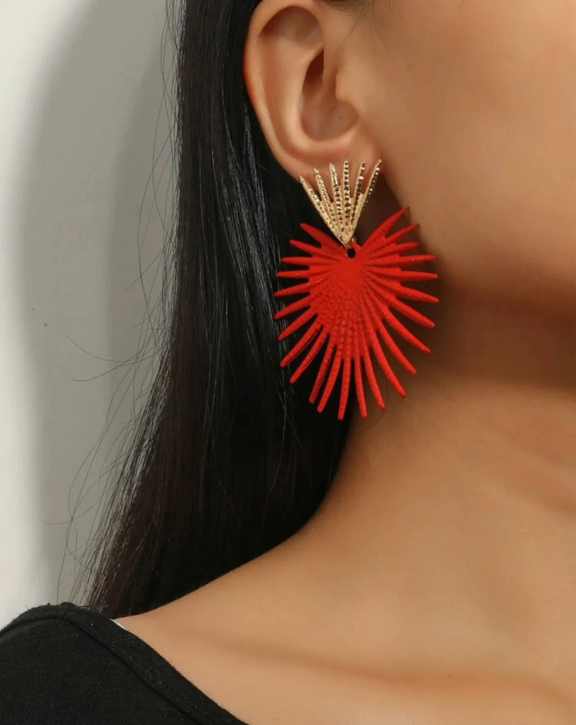 SPIKEY OVERSIZED STUD EARRINGS