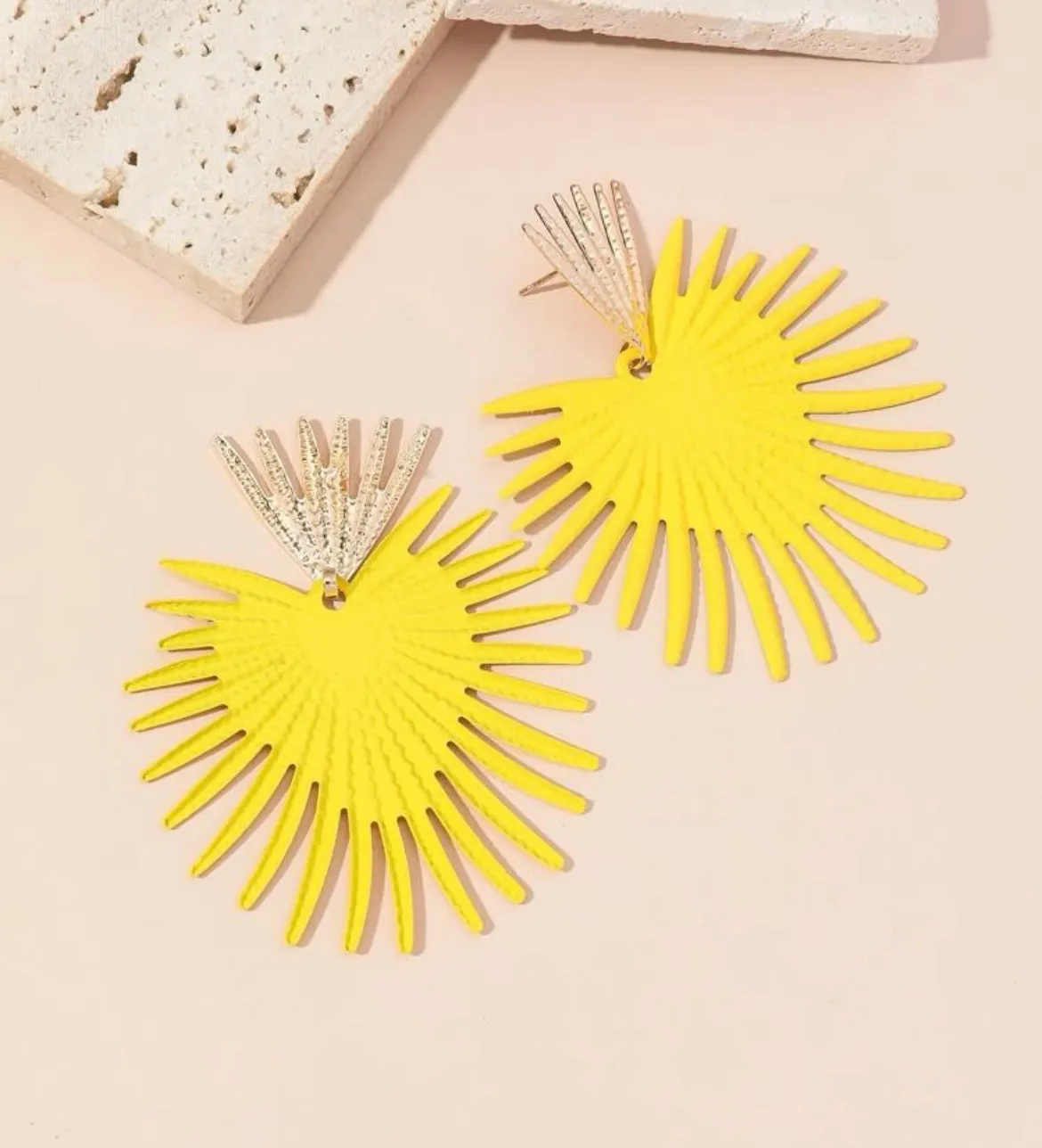 SPIKEY OVERSIZED STUD EARRINGS