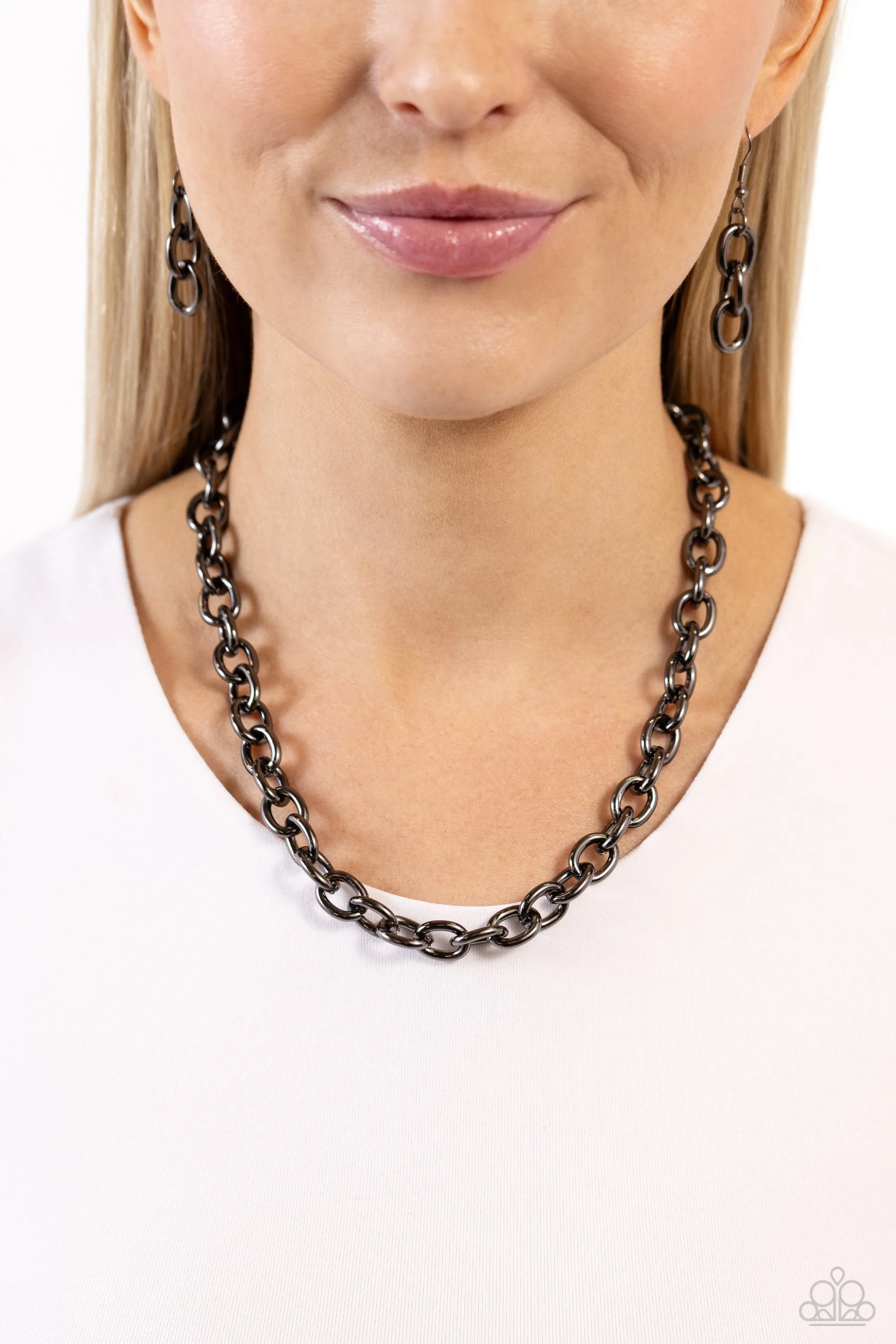 Things Have CHAIN-ged - Black - Oversized Gunmetal Chain Paparazzi Short Necklace