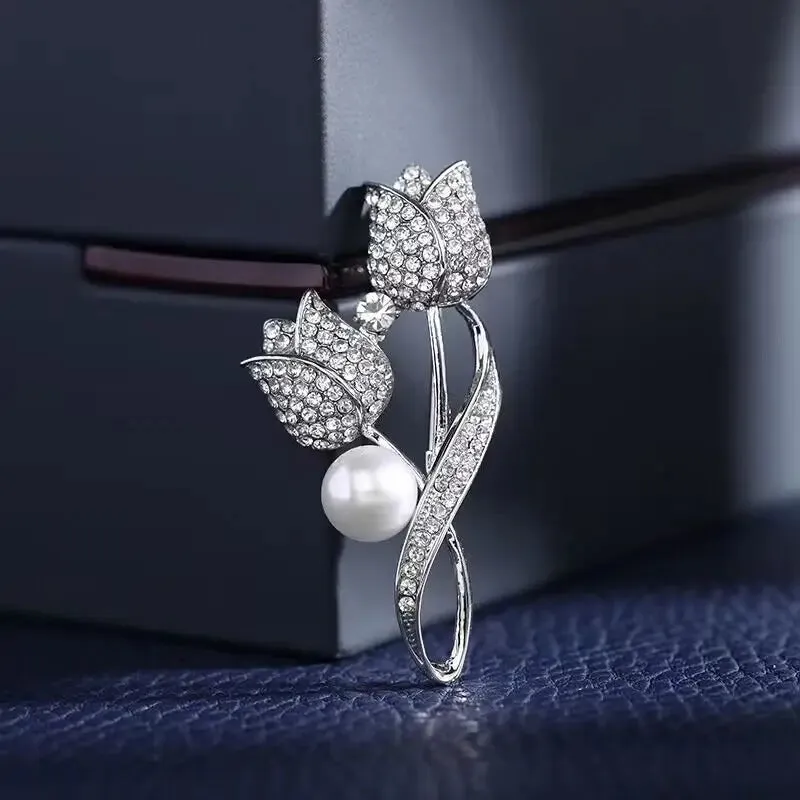 Trendy Croissant Brooches