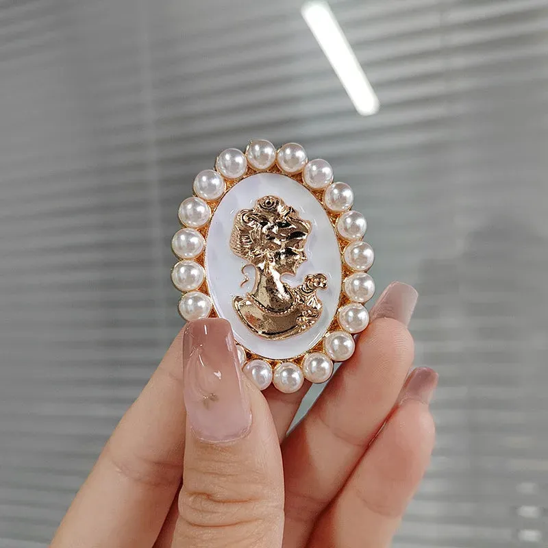 Trendy Croissant Brooches