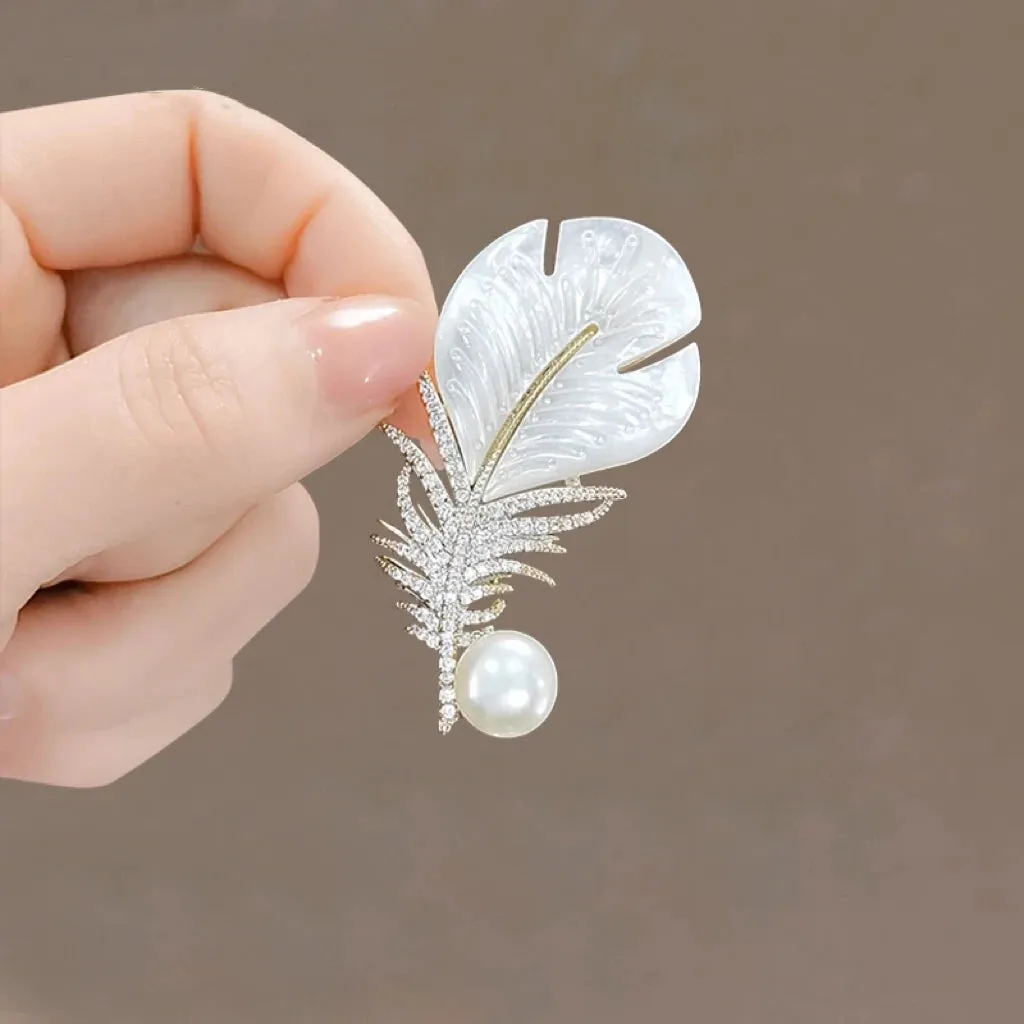 Trendy Croissant Brooches