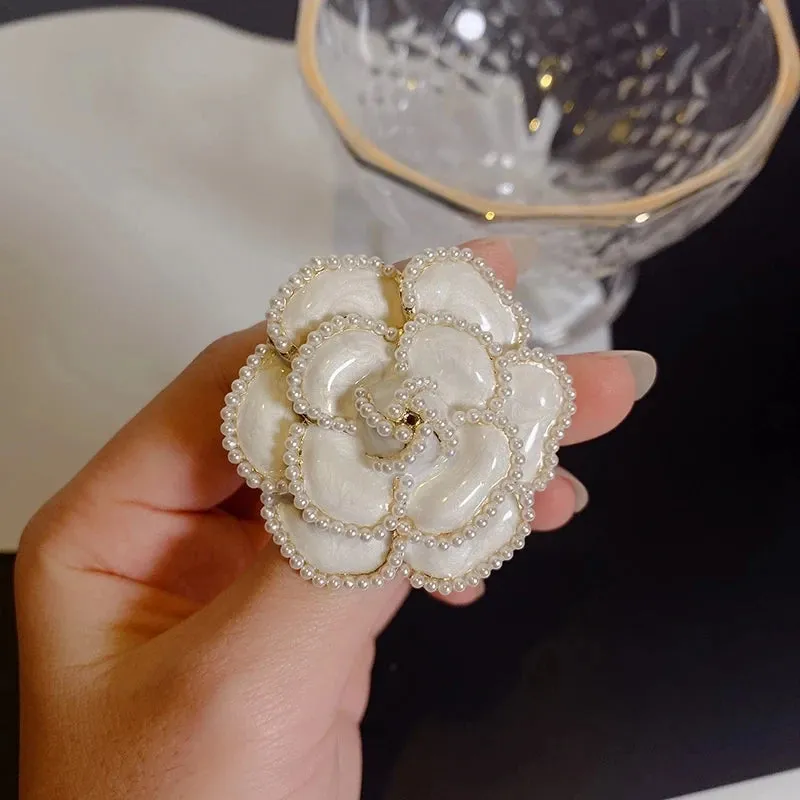 Trendy Croissant Brooches