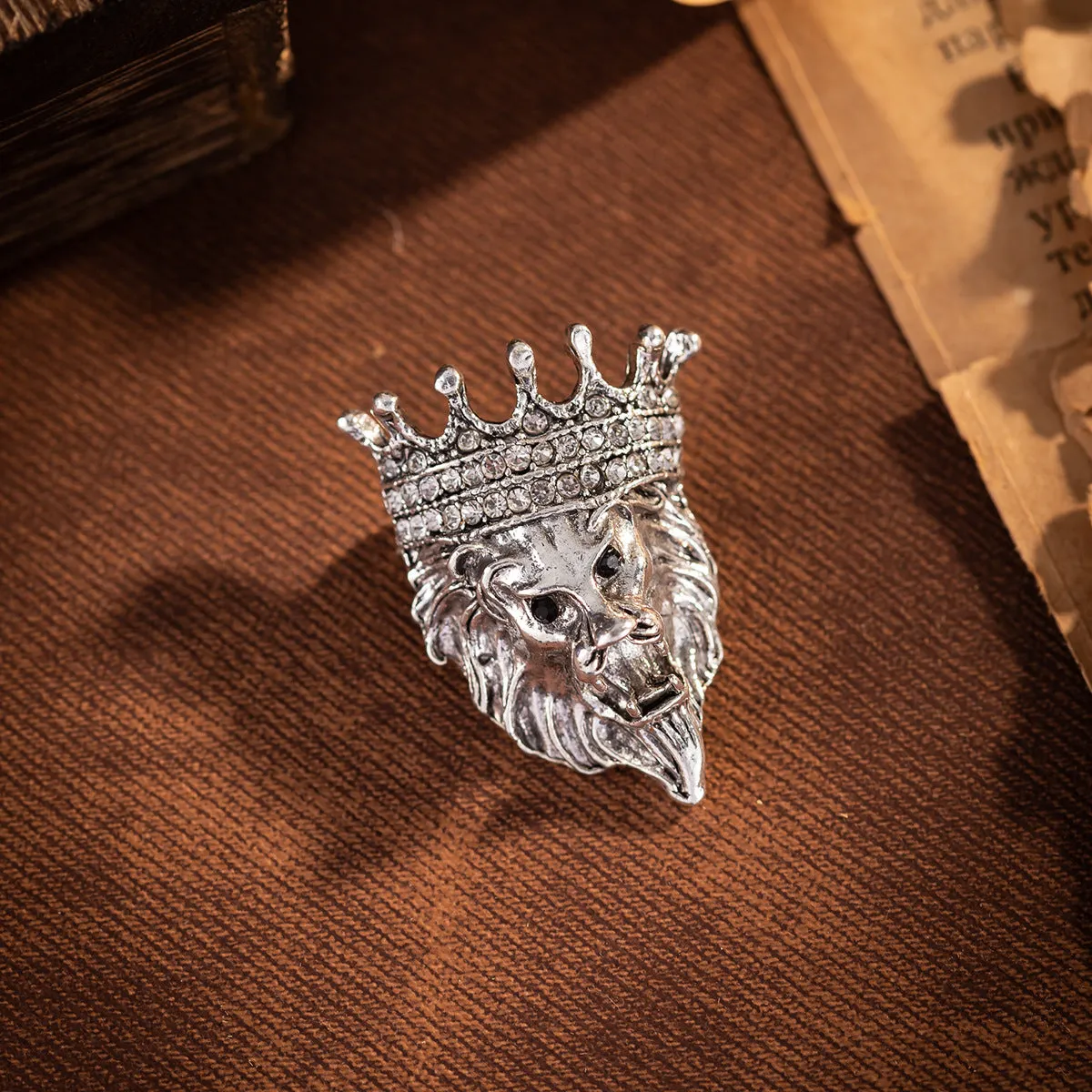 Vintage Lion Head Diamond Crown Pin Badge 4 Pack