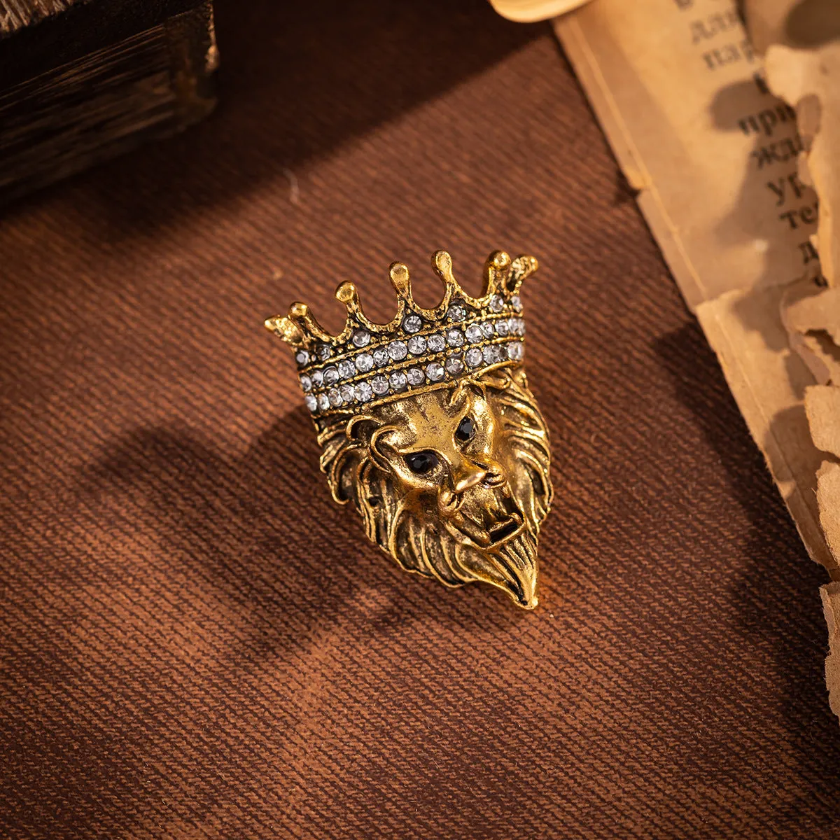 Vintage Lion Head Diamond Crown Pin Badge 4 Pack